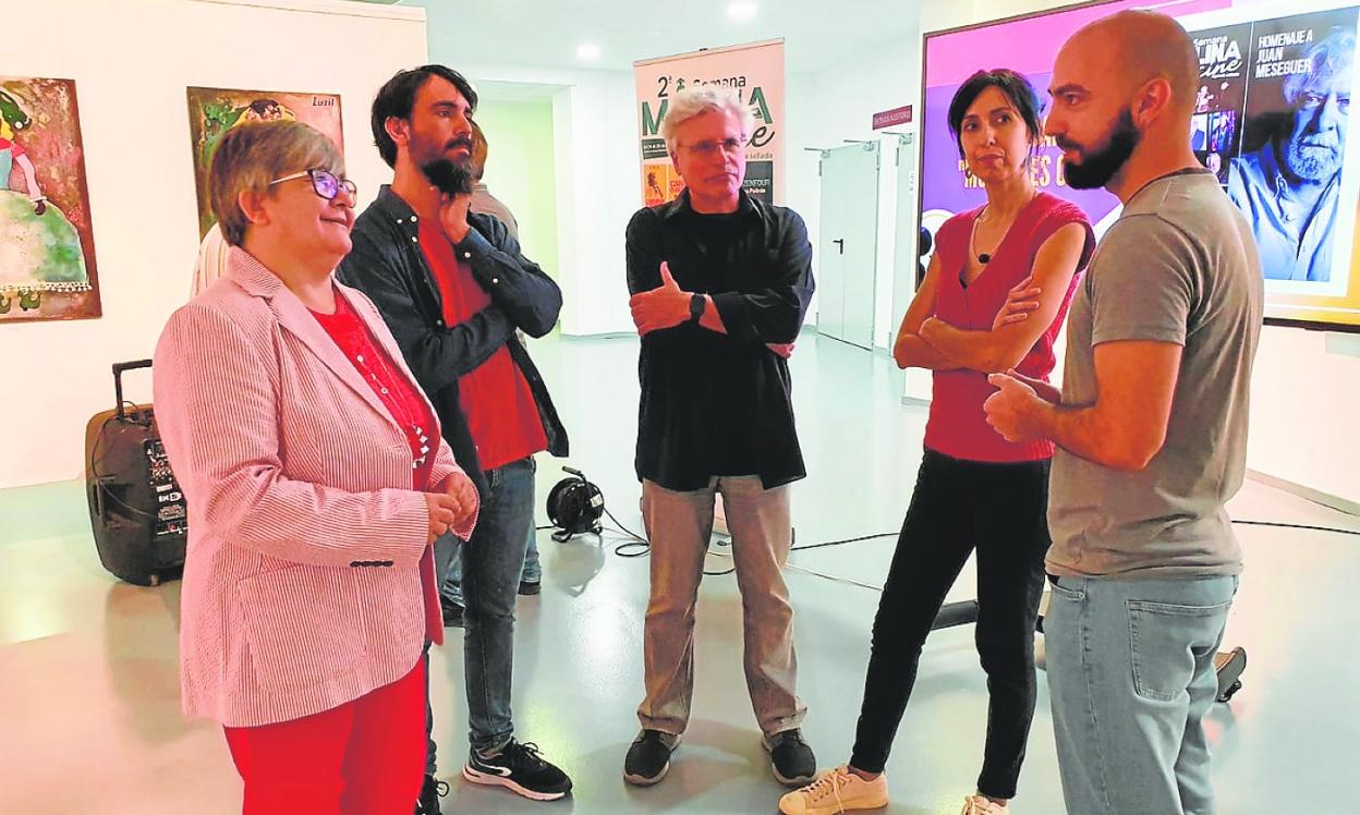 La concejala de Cultura, Soledad Nortes, el miembro del Consejo Municipal de Cultura Diego Damián Martínez y tres de los integrantes del Comité Técnico, Eva Libertad, Álvaro López y Alfonso Palazón. 