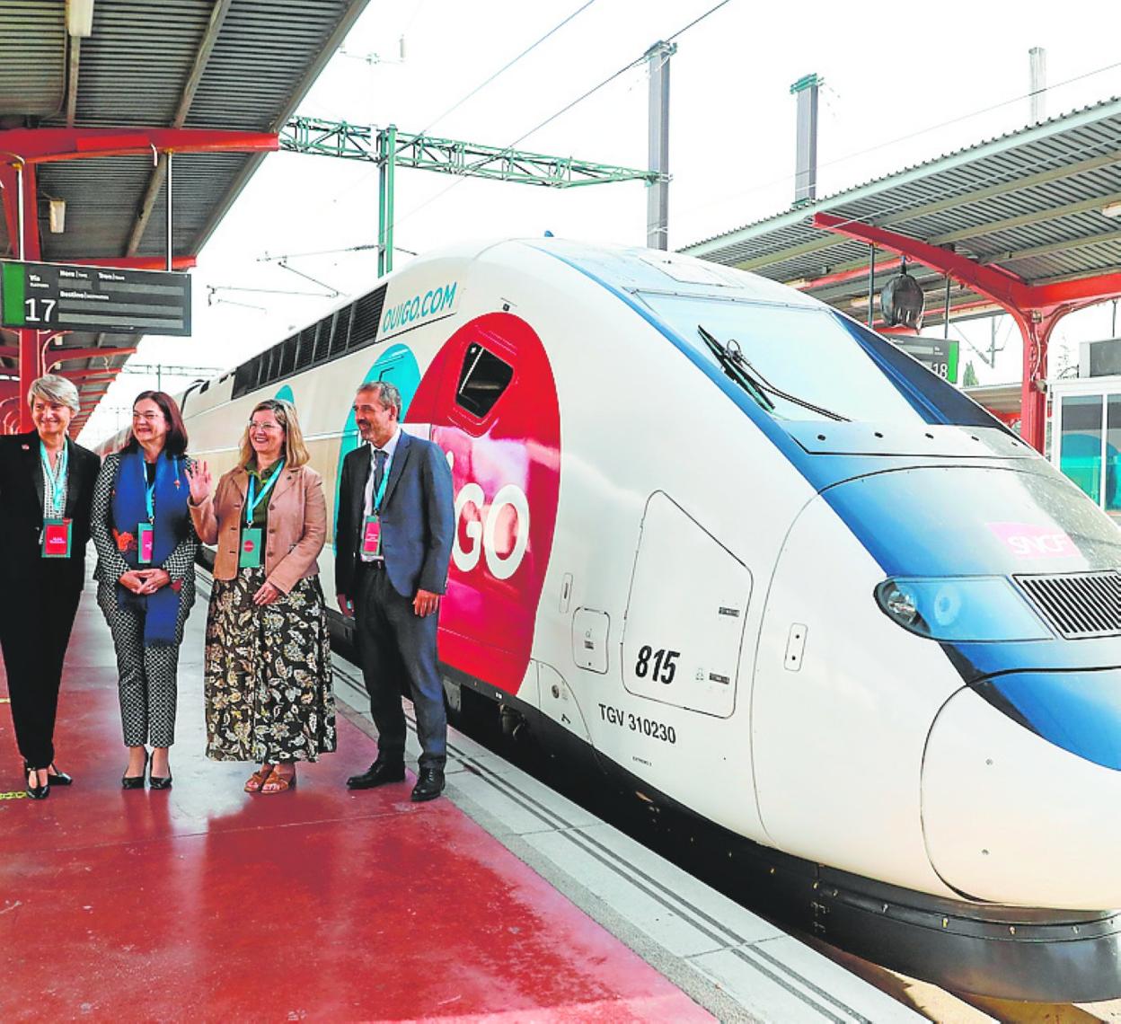 La directora de Ouigo España, la presidenta de Adif y el secretario de Infraestructuras inauguraron el servicio Madrid Chamartín-Valencia. 