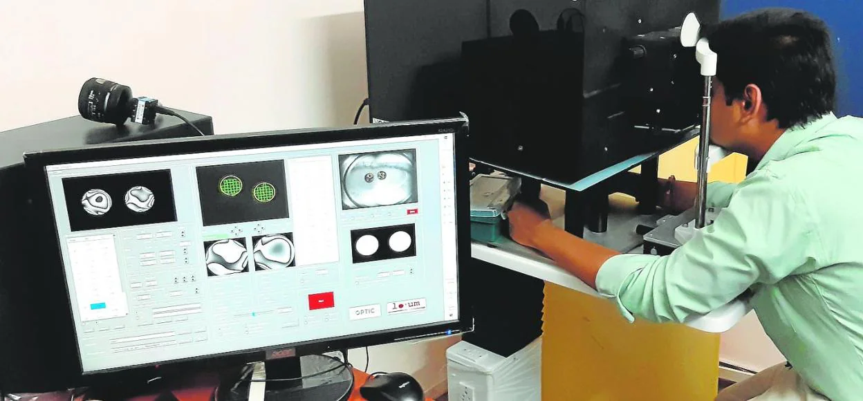 El dispositivo funcionando con un paciente en el instituto LV Prasad en India. 