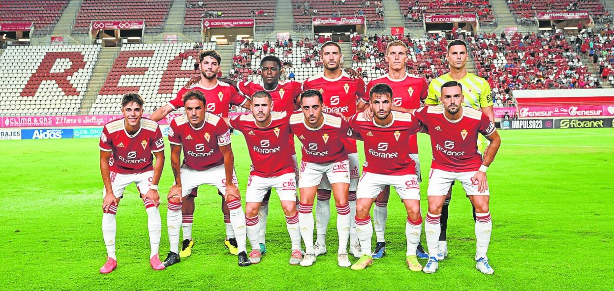 Once titular del Real Murcia en pretemporada. 