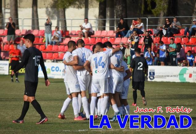 Magnífica segunda parte del equipo caravaqueño que logró su primera victoria en casa de la temporada. Dos golazos de Jaime, de cabeza; y de Juanjo, desde fuera del área, sirvieron para devolver la moral a los jugadores y a los aficionados locales. Pudieron llegar más goles, ya que el equipo local dispuso de varias ocasiones, dos de ellas clarísimas que ambos remates no entraron en la portería de Emilio. En el descuento, Antonio impuso su ley en el área local y marcó un gol con el que acortaba distancias en el marcador que ya no se movería hasta el final del partido.