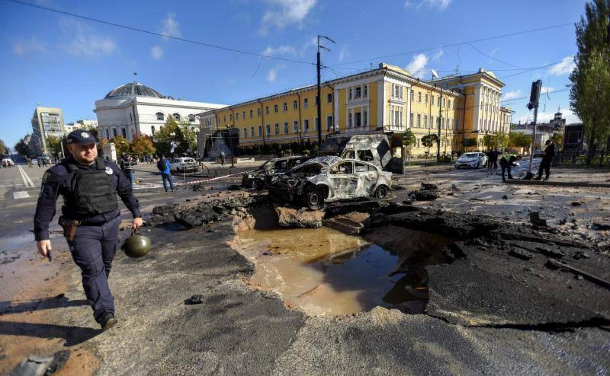 Después de varios meses, Rusia ha bombardeado este lunes Kiev, la capital ucraniana, causando al menos ocho muertos.