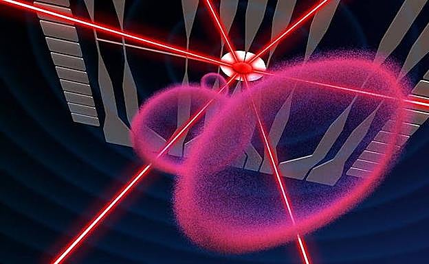 Usando el Cold Atom Lab de la NASA, la primera instalación de física cuántica a bordo de la Estación Espacial Internacional, los investigadores tomaron muestras de átomos enfriados a una millonésima de grado por encima del cero absoluto y les dieron forma de esferas huecas extremadamente delgadas. 