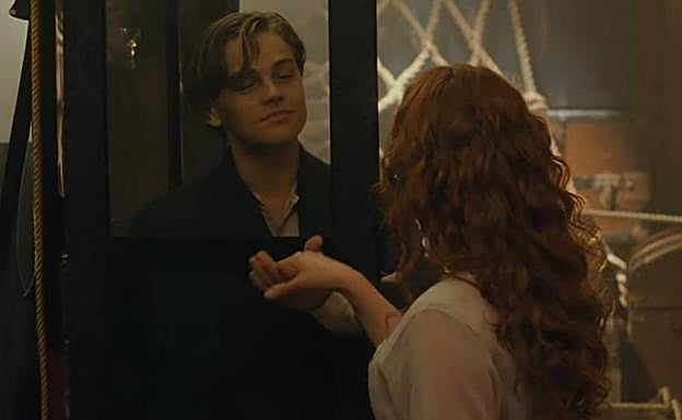 Jack invita a subir a Rose al coche. 