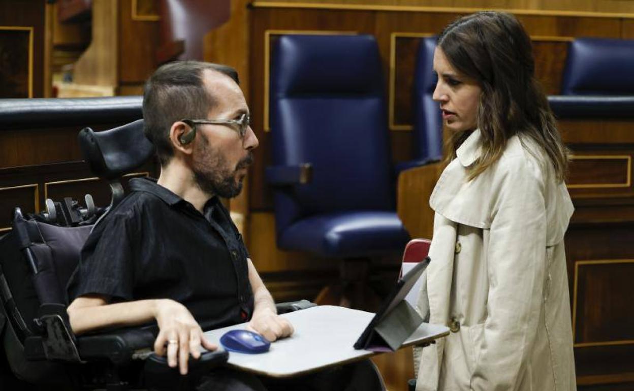 Pablo Echenique e Irene Montero, en el pleno de este jueves en el Congreso.