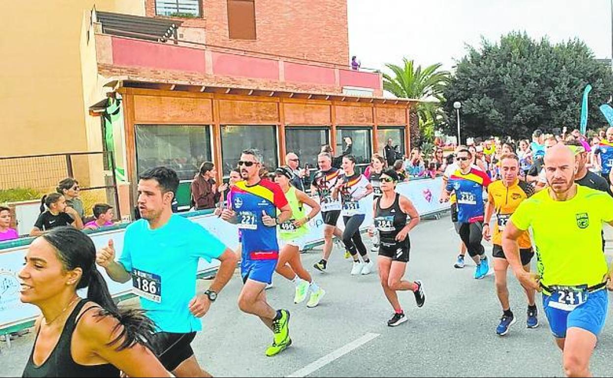 Deportistas en la carrera popular.