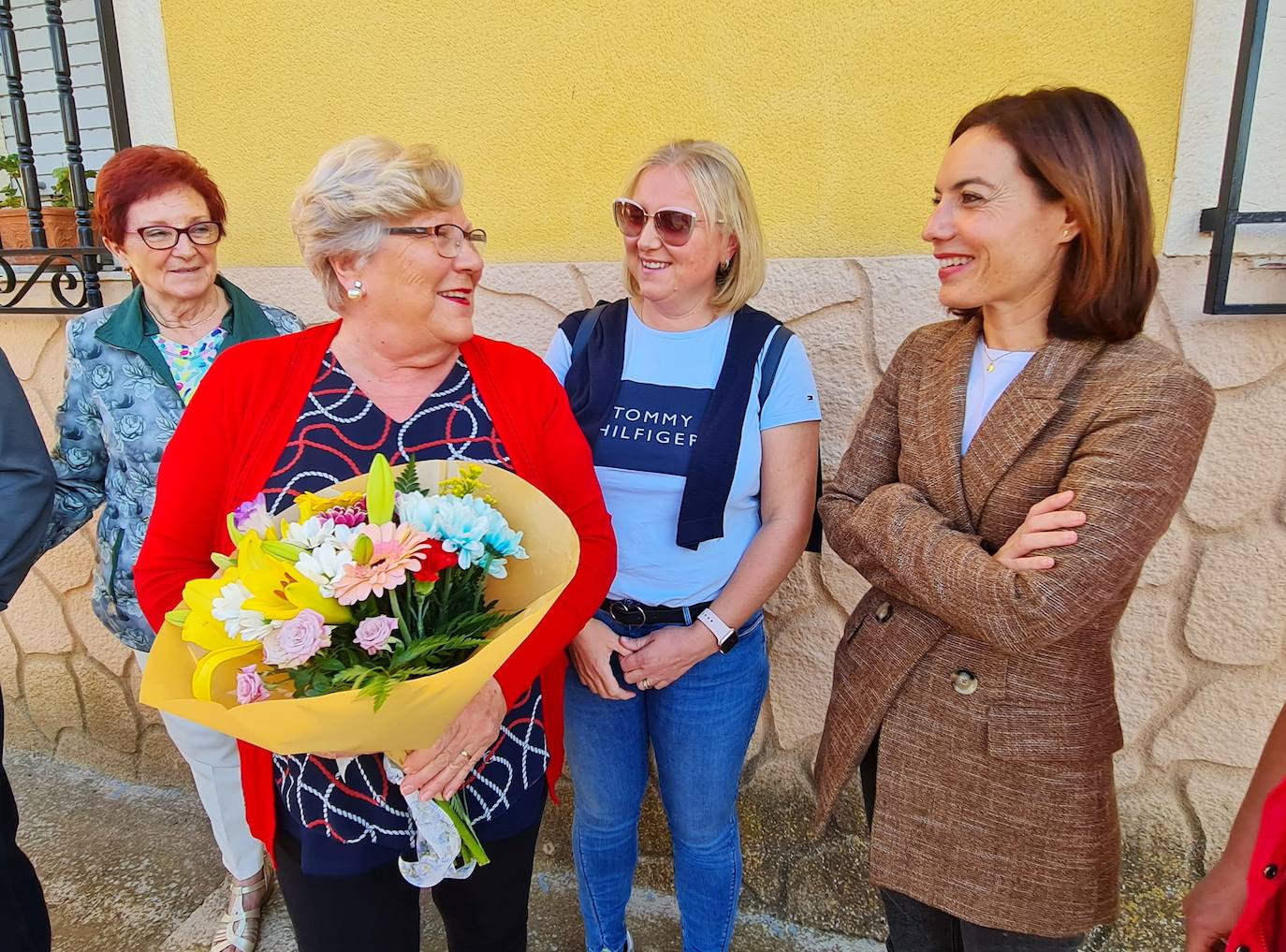 Antonia Sánchez junto a la concejal de Igualdad de Oportunidades, Mónica Sánchez. 