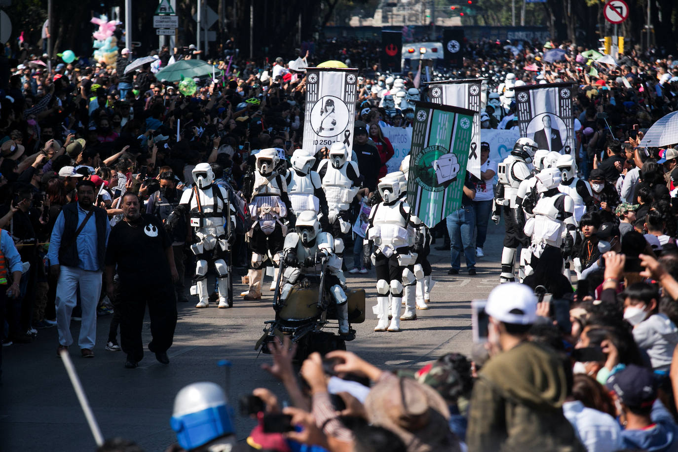 Fotos: &#039;Star Wars&#039; tomas las calles de México