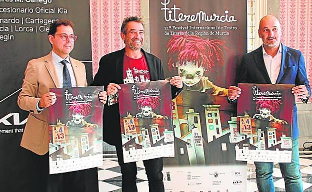 Manuel Cebrián (ICA), el director Ángel Salcedo y el concejal de Cultura, Pedro García Rex, ayer. titeremurcia