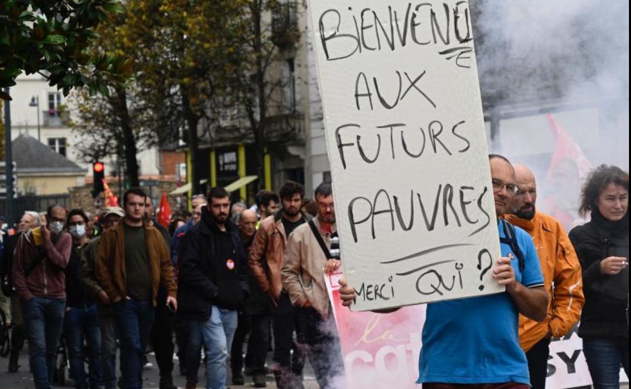 Una marcha de trabajadores este martes en la ciuda de Rennes.