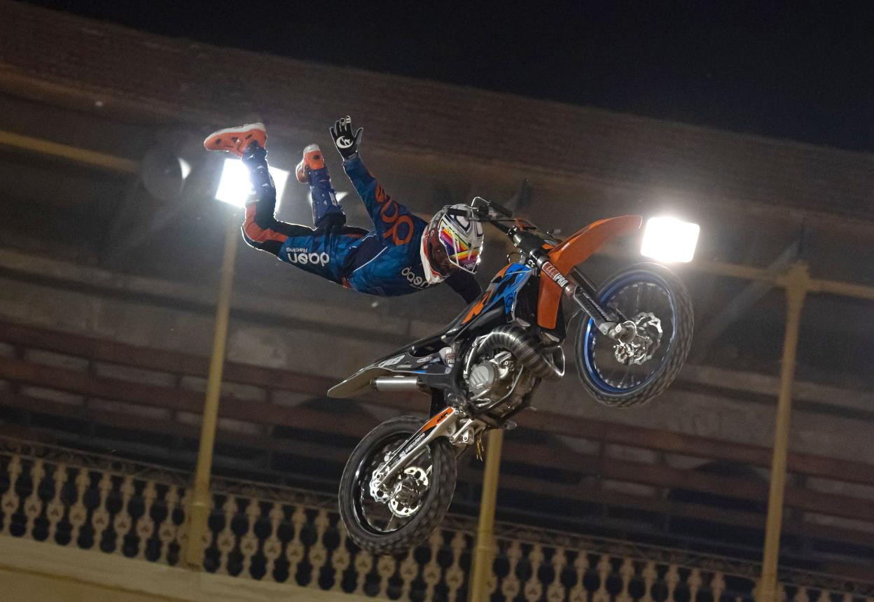 El campeonato de FreeStyle Motocross llega a la Plaza de Toros de Murcia. 