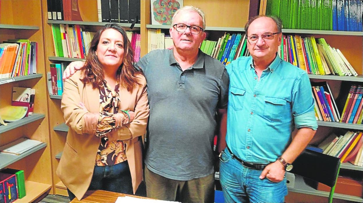 Inés López, directora; José García, profesor de la unidad terapéutica, y Antonio Guevara, jefe de estudios en Campos del Río, del CEA. 