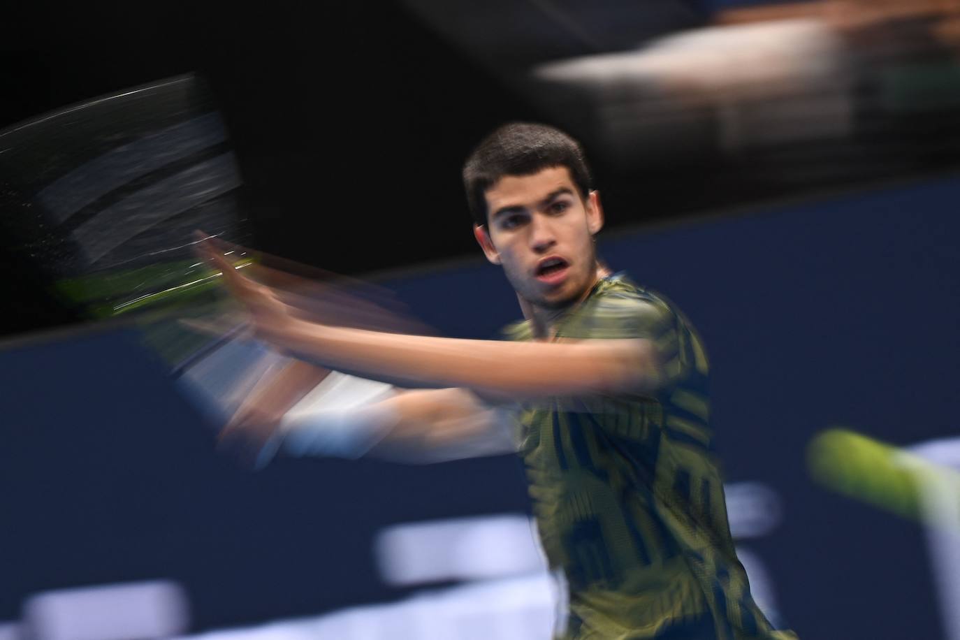 Fotos: Sufrida victoria de Carlos Alcaraz en su estreno en Basilea