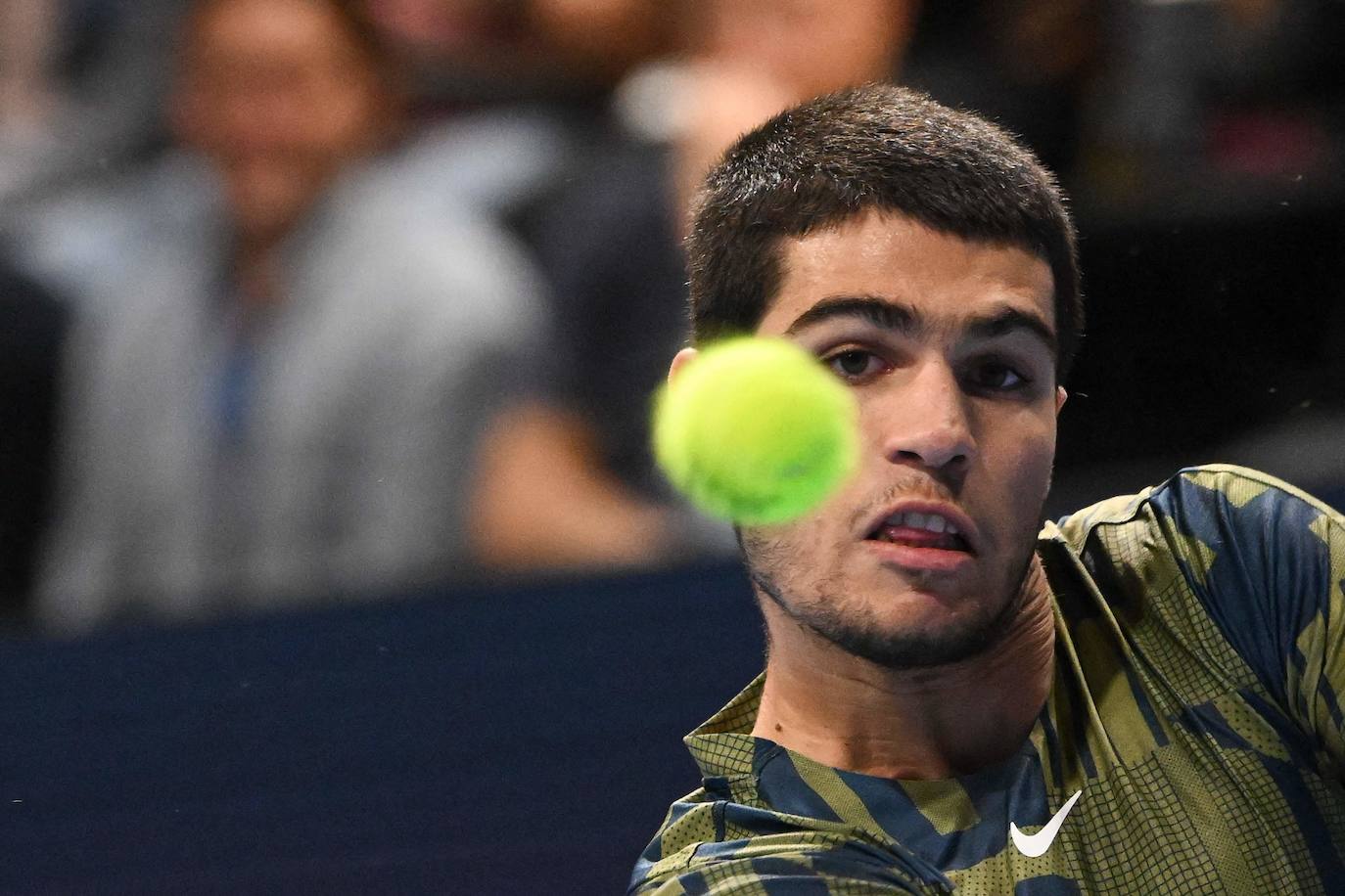 Fotos: Sufrida victoria de Carlos Alcaraz en su estreno en Basilea