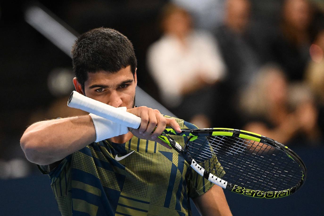 Fotos: Sufrida victoria de Carlos Alcaraz en su estreno en Basilea