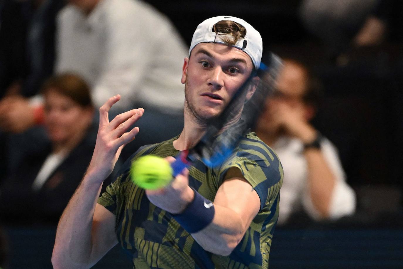 Fotos: Sufrida victoria de Carlos Alcaraz en su estreno en Basilea