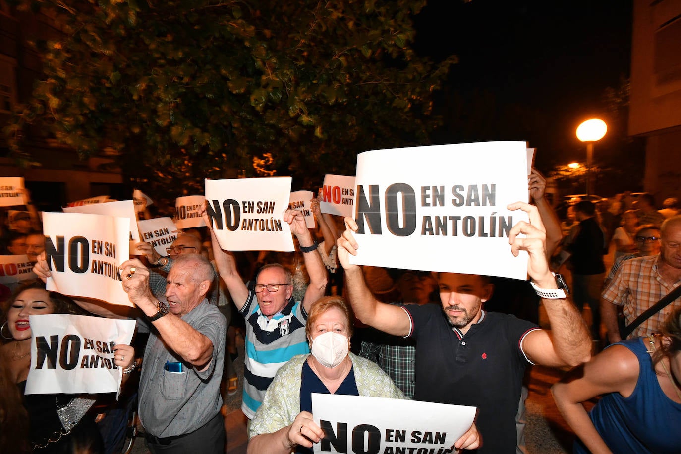 Fotos: Protesta contra el centro de toxicómanos del barrio murciano de San Antolín