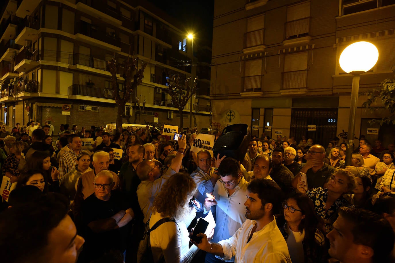 Fotos: Protesta contra el centro de toxicómanos del barrio murciano de San Antolín
