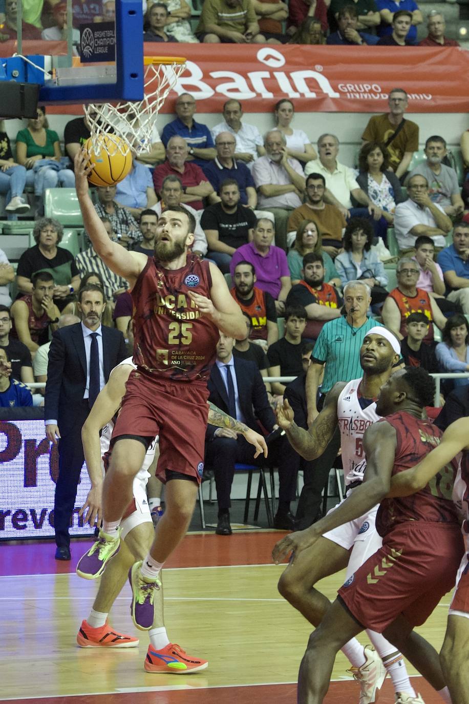 Fotos: El UCAM vence al Estrasburgo (80-78)