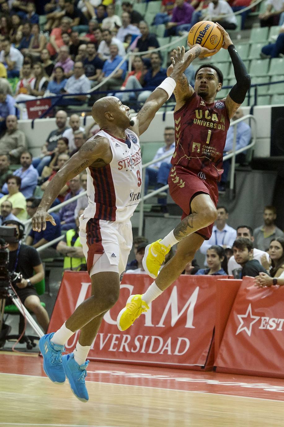 Fotos: El UCAM vence al Estrasburgo (80-78)
