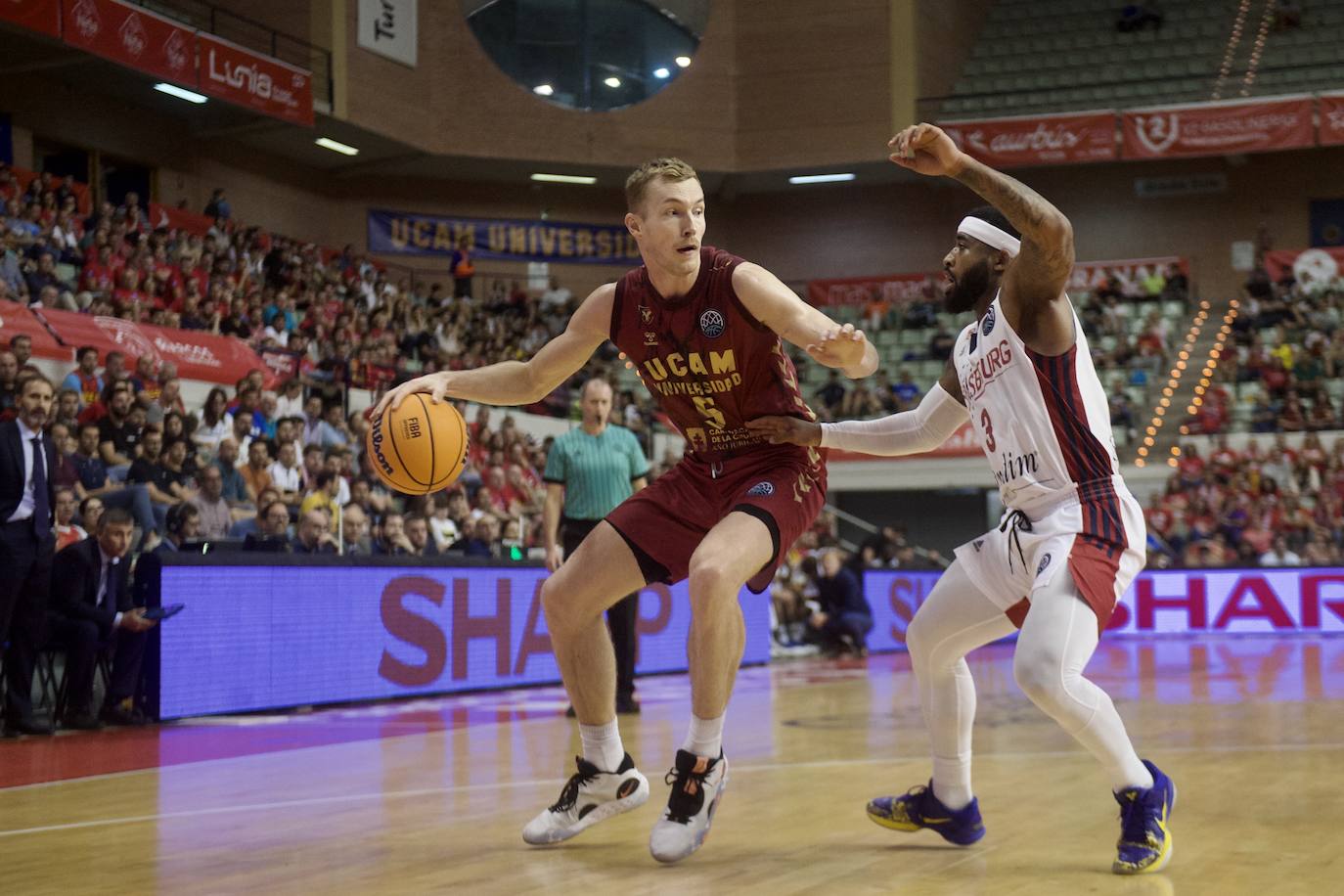 Fotos: El UCAM vence al Estrasburgo (80-78)