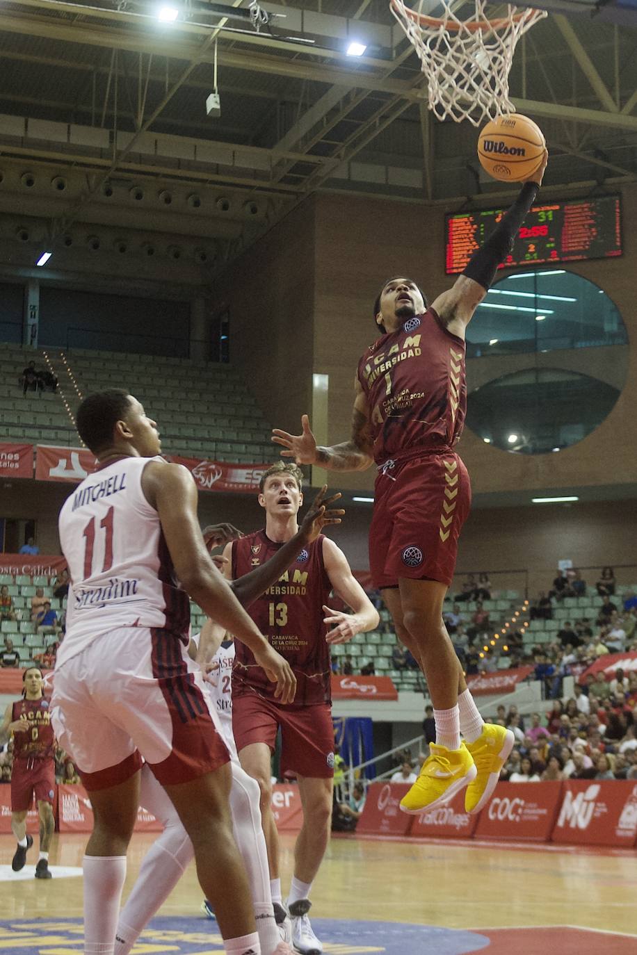 Fotos: El UCAM vence al Estrasburgo (80-78)