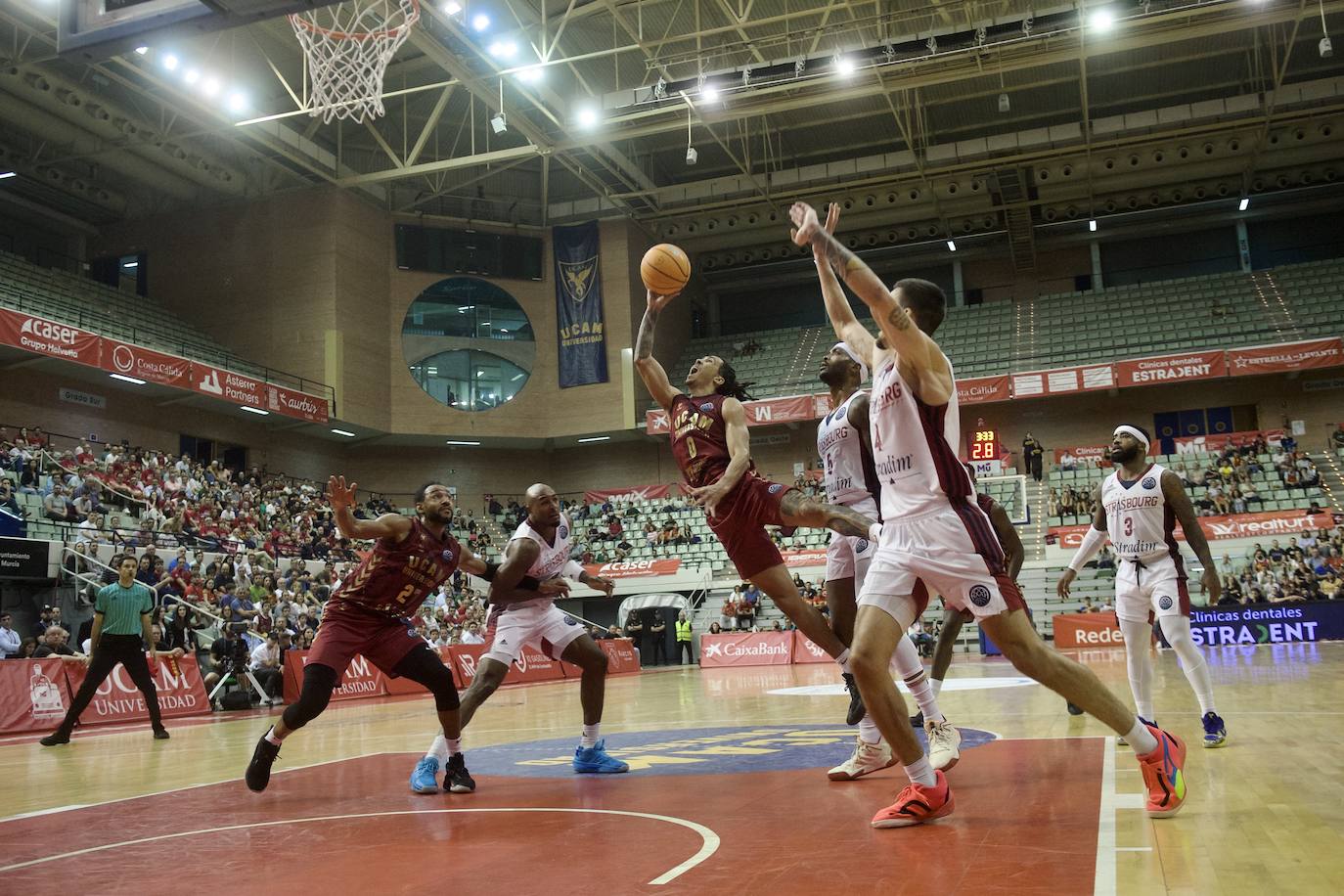Fotos: El UCAM vence al Estrasburgo (80-78)