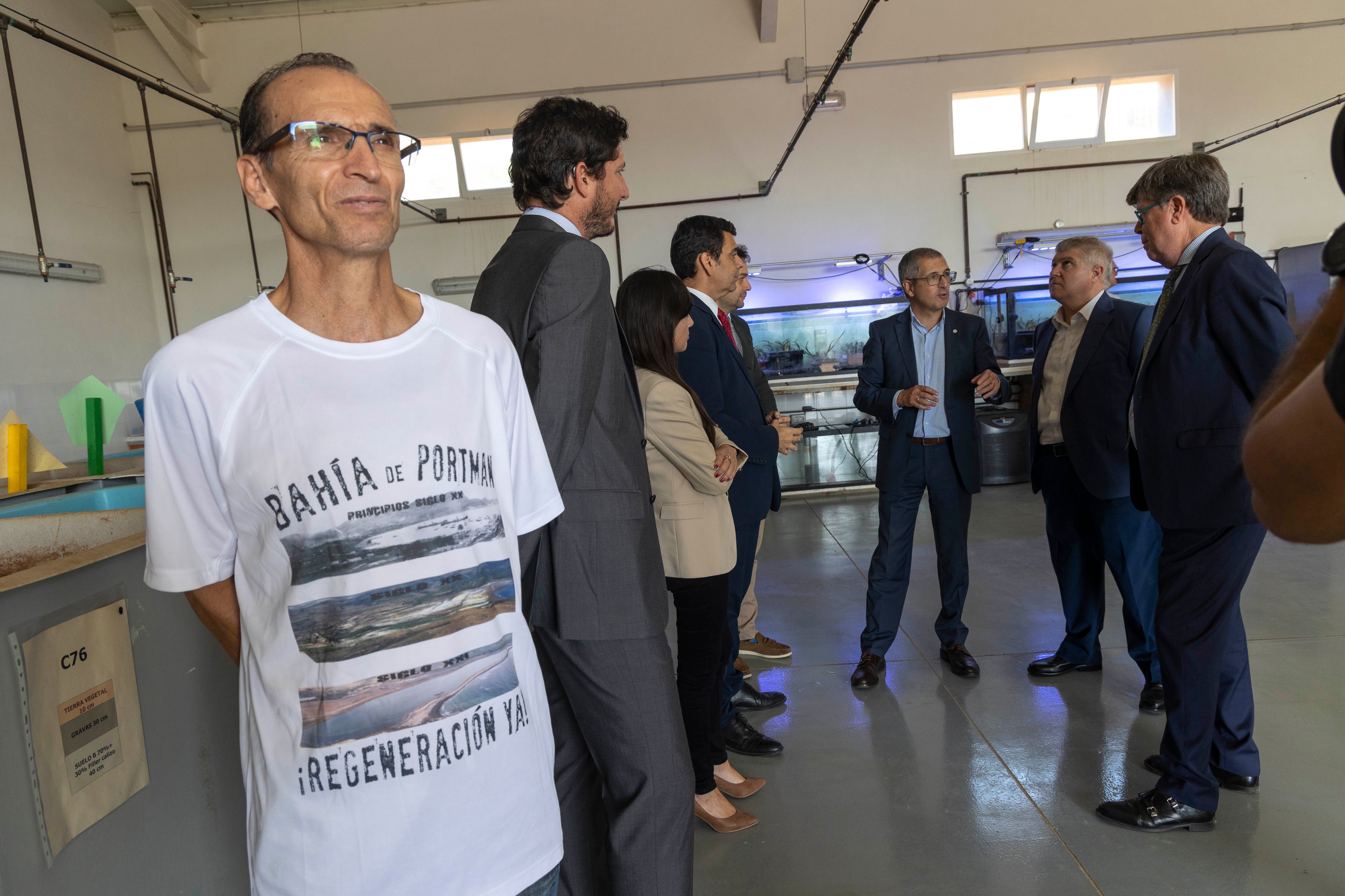 Fotos: El secretario de Estado de Medio Ambiente, Hugo Morán, visita la Bahía de Portmán, en imágenes