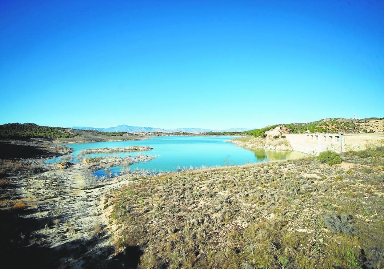 Aspecto del embalse de Santomera al inicio del año hidrológico, que comenzó muy seco.