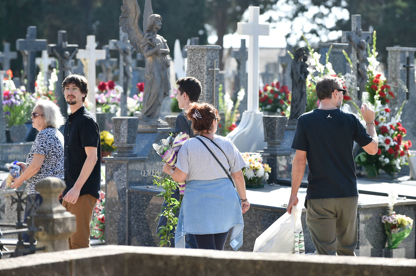 Fotos: Visitas al cementerio Nuestro Padre Jesús de Murcia en el día de Todos los Santos