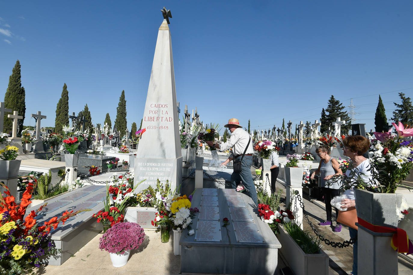 Fotos: Visitas al cementerio Nuestro Padre Jesús de Murcia en el día de Todos los Santos