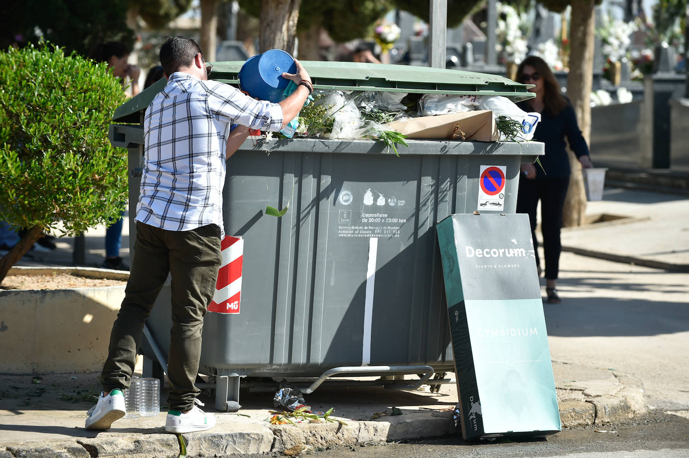 Fotos: Visitas al cementerio Nuestro Padre Jesús de Murcia en el día de Todos los Santos