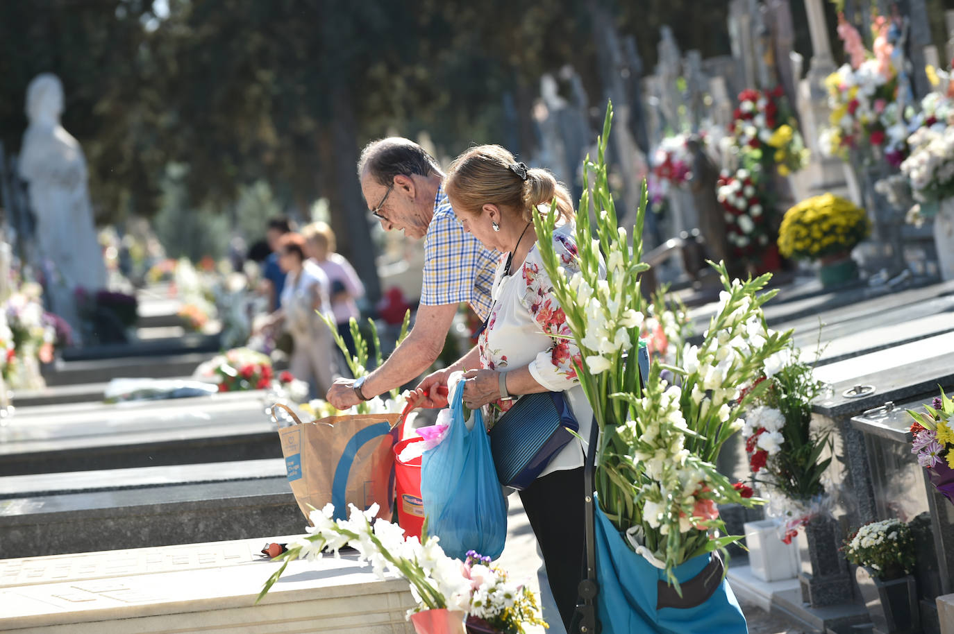 Fotos: Visitas al cementerio Nuestro Padre Jesús de Murcia en el día de Todos los Santos