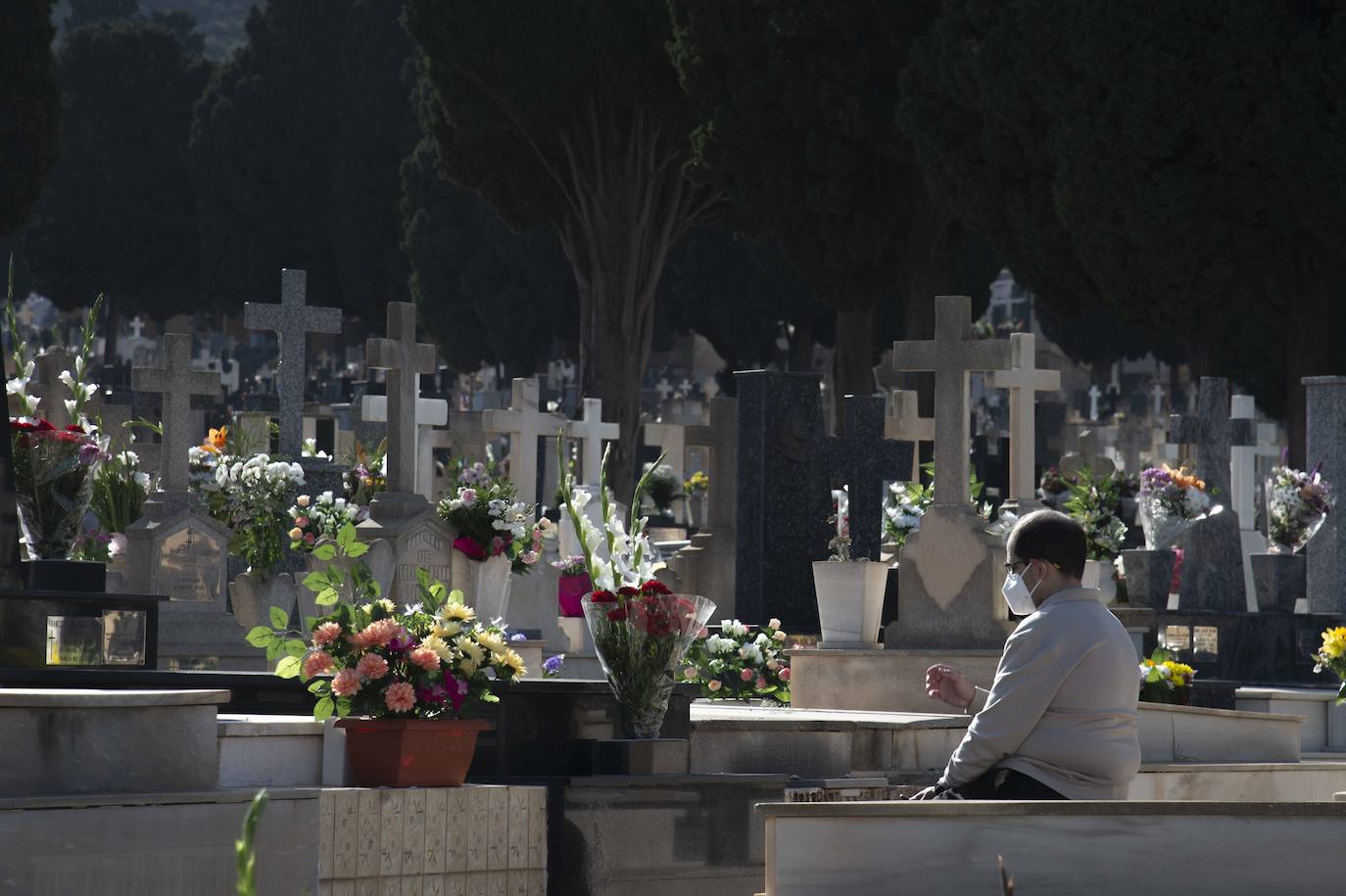 Fotos: Visitas a los cementerios de Cartagena en el día de Todos los Santos