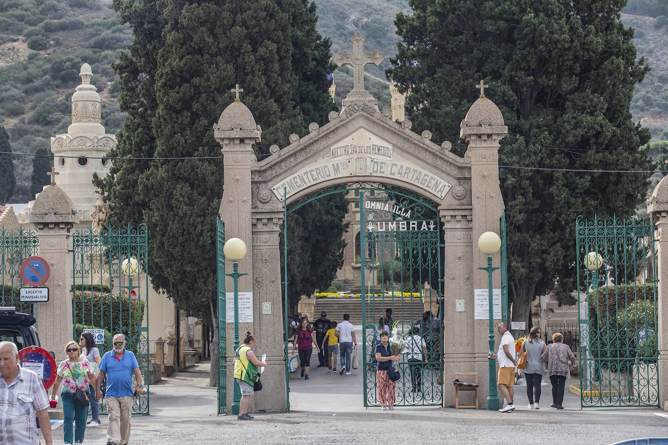 Fotos: Preparativos en el cementerio de Cartagena