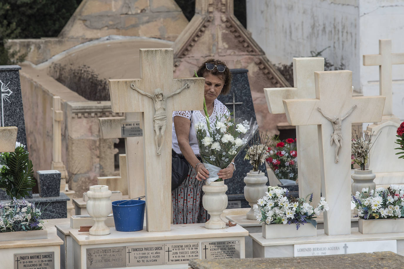 Fotos: Preparativos en el cementerio de Cartagena