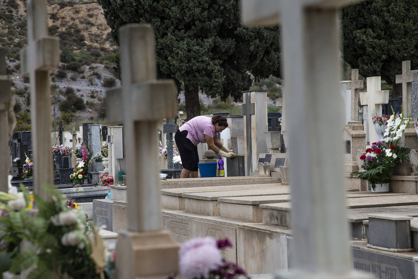 Fotos: Preparativos en el cementerio de Cartagena