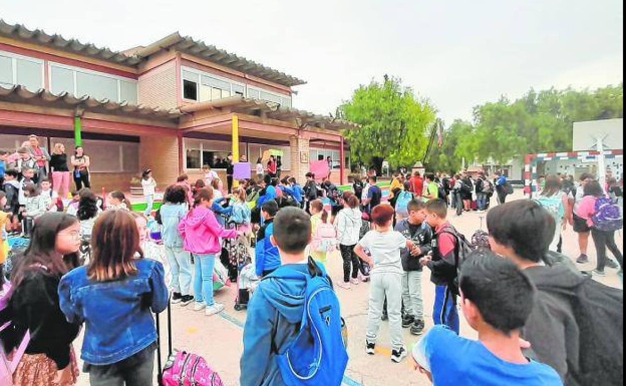 Concentración en el CEIP Artero, de Bullas el pasado 26 de octubre.