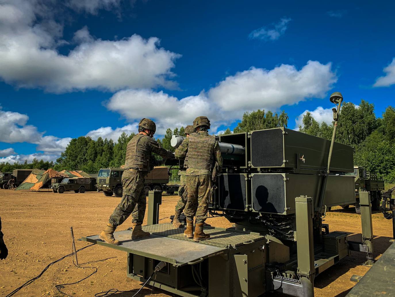 Fotos: Artilleros de Cartagena desplazados a Letonia protegen la capital de posible ataques rusos