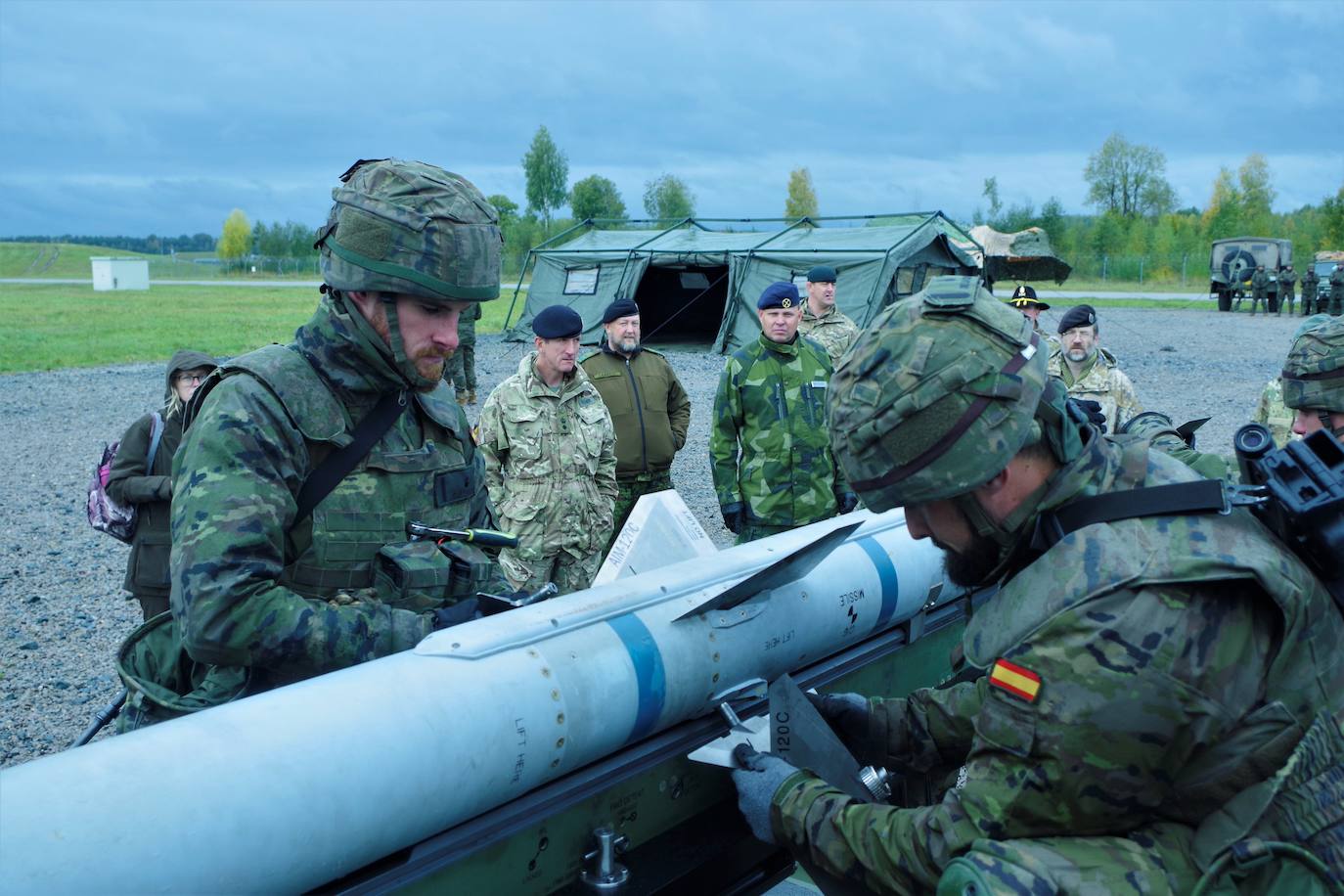Fotos: Artilleros de Cartagena desplazados a Letonia protegen la capital de posible ataques rusos