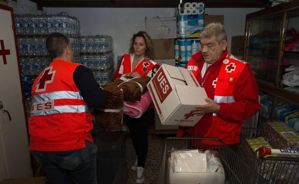 Volunrarios de Cruz Roja en una imagen de archivo.