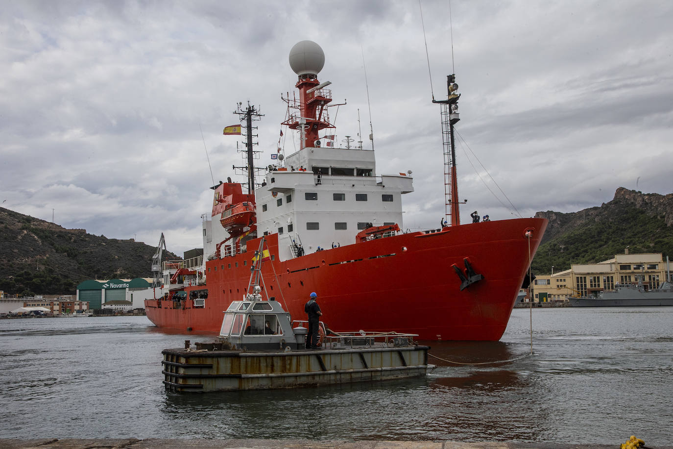 Fotos: El Hespérides zarpa hacia la XXVII Campaña Antártica, en imágenes