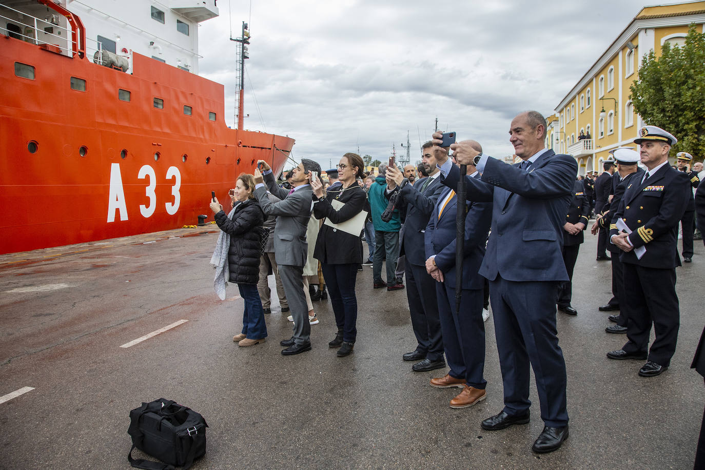 Fotos: El Hespérides zarpa hacia la XXVII Campaña Antártica, en imágenes