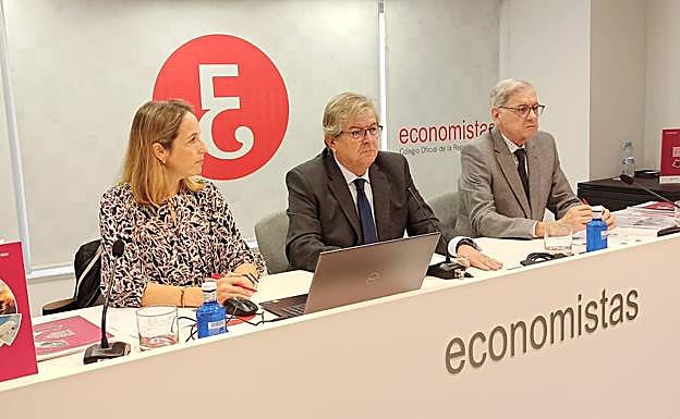 Presentación del estudio en el Colegio Oficial de Economistas de la Región de Murcia, este lunes. 