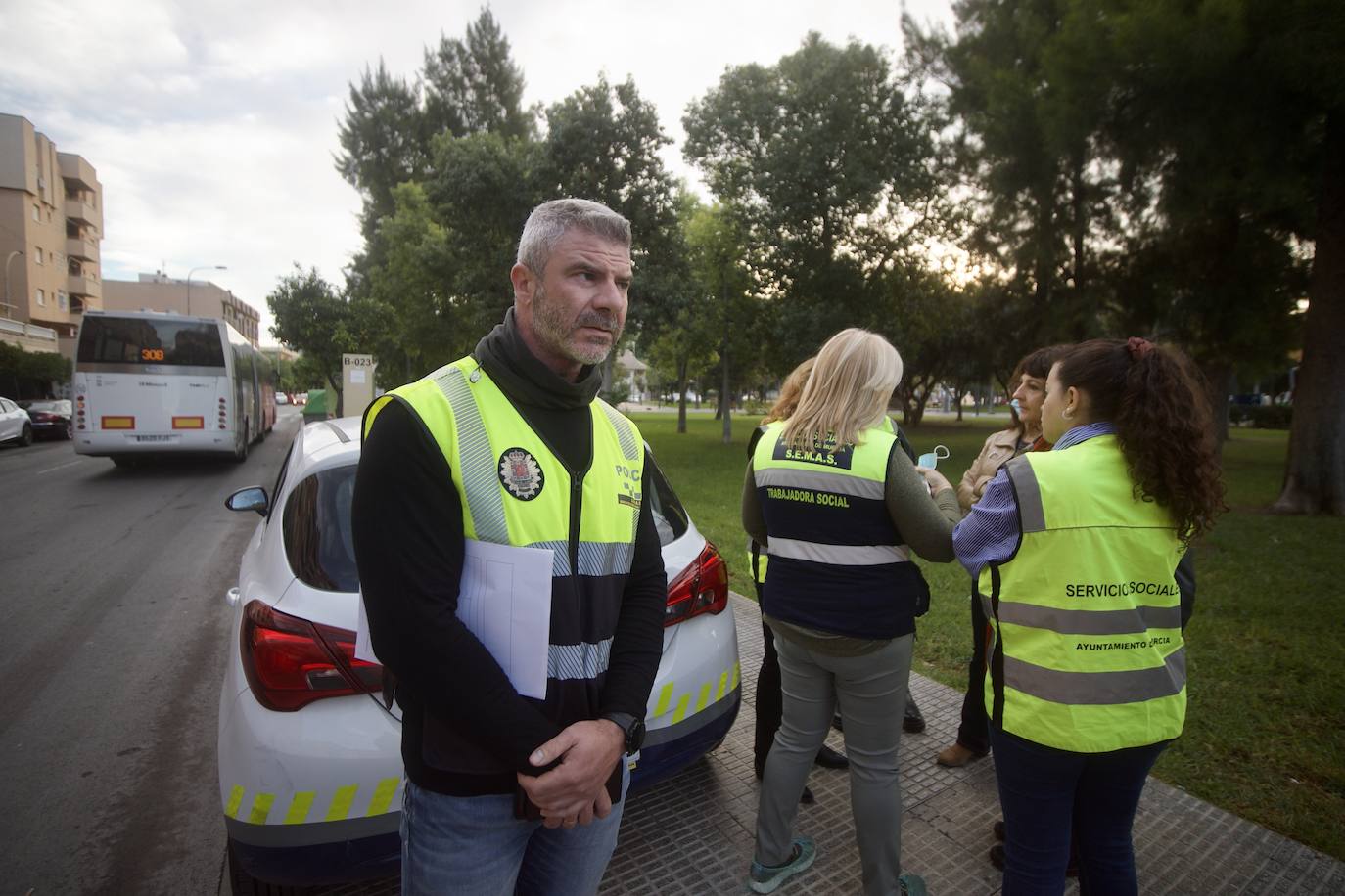 Fotos: Desinfectan un piso en Beniaján donde se acumulaban heces y basuras