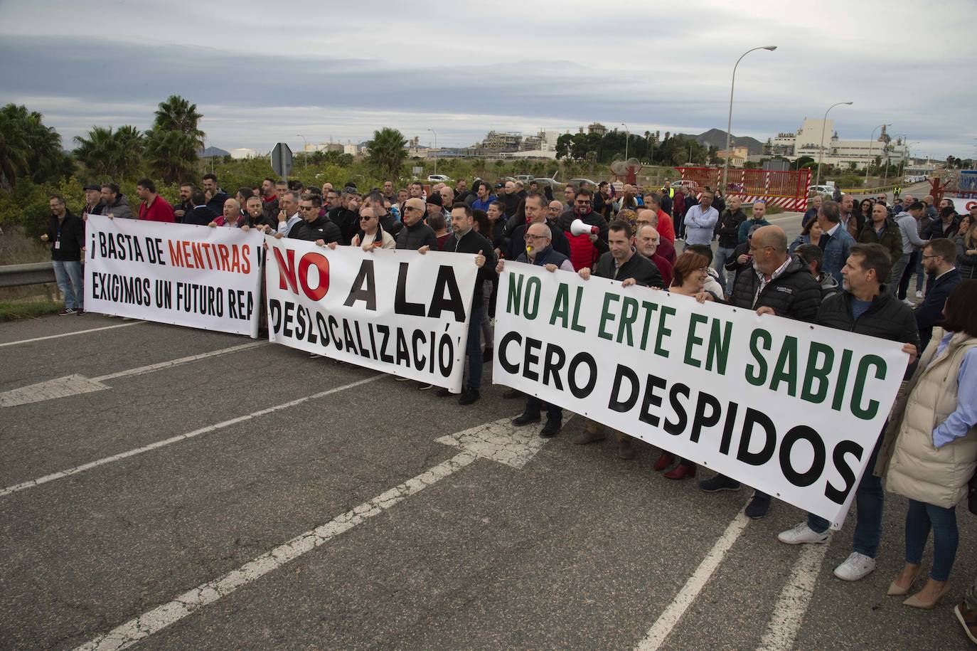 Fotos: Los trabajadores de Sabic protestan en La Aljorra