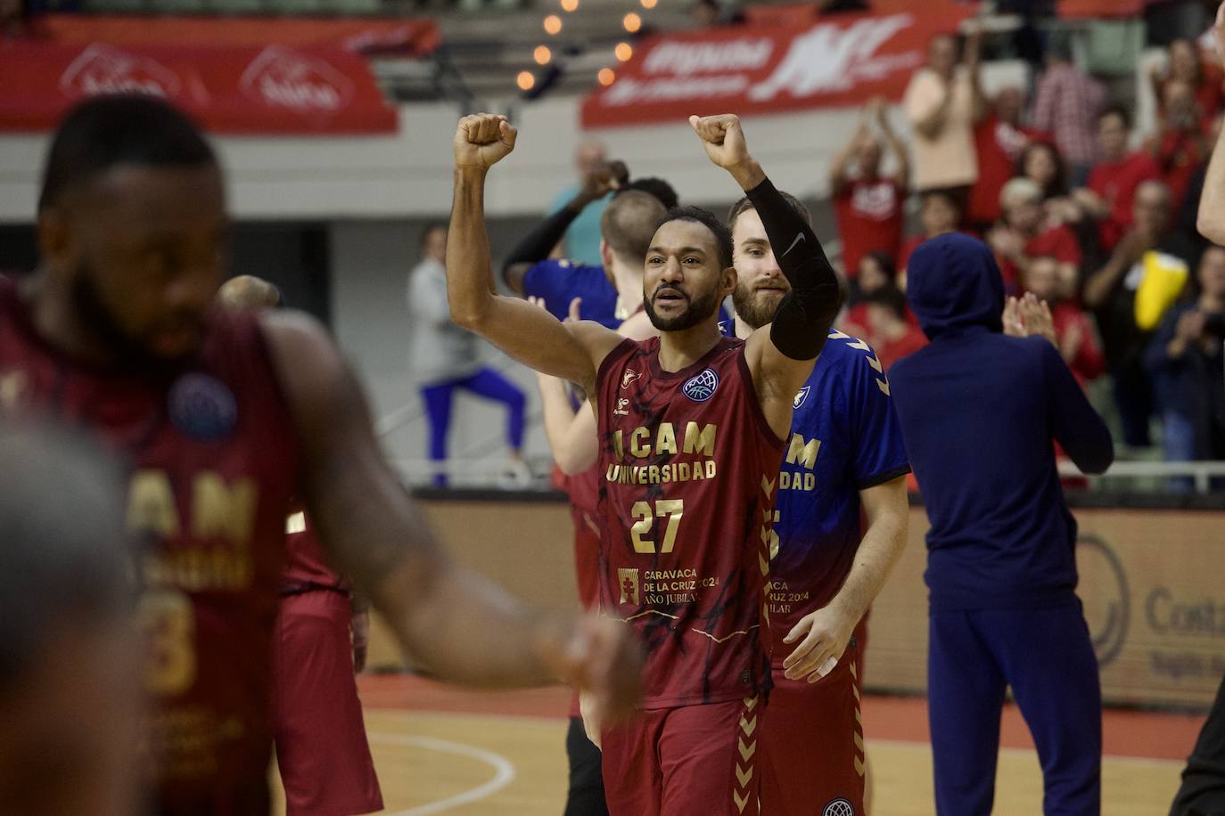 Fotos: El UCAM vence al Falco (81-74)
