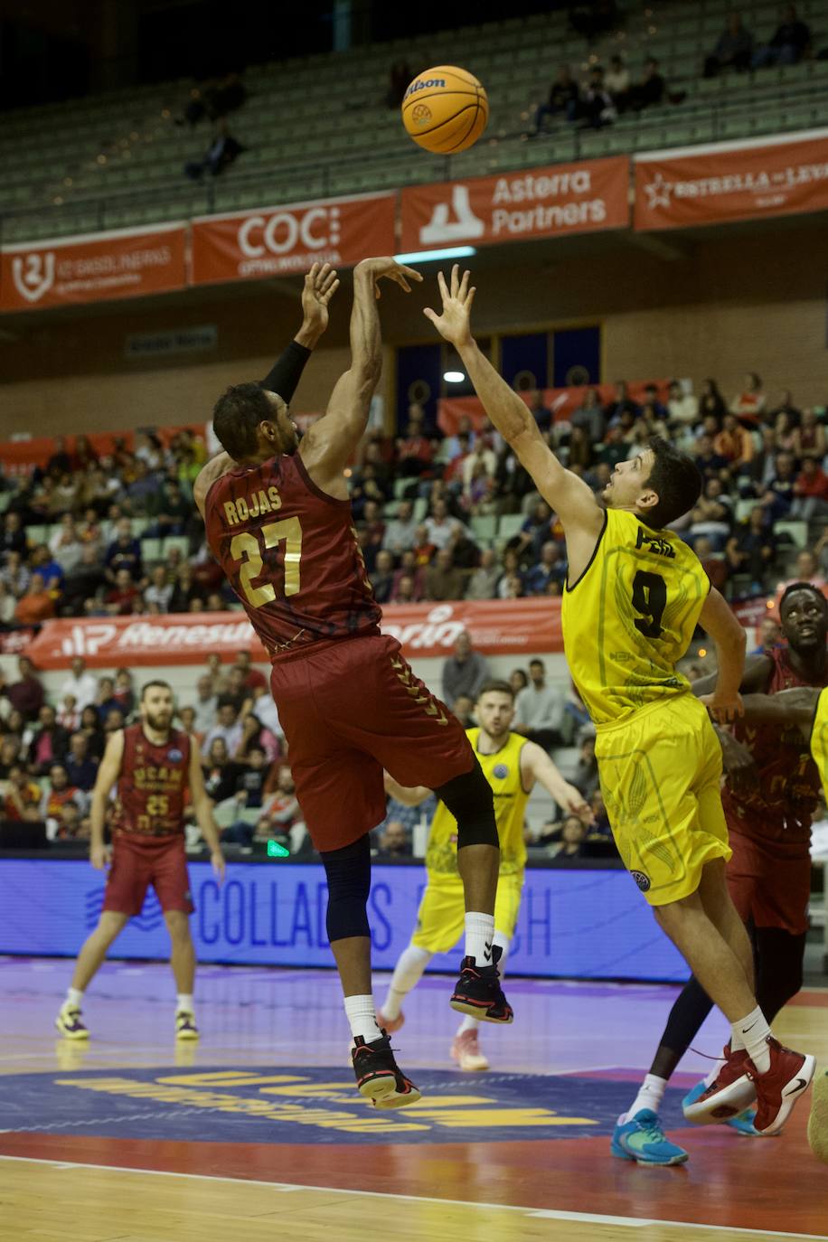 Fotos: El UCAM vence al Falco (81-74)