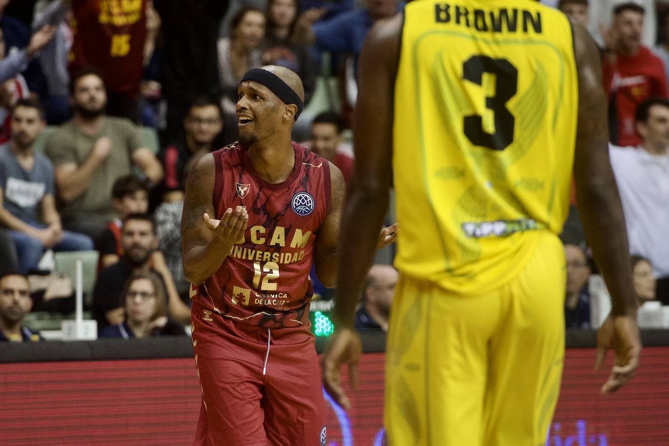 Fotos: El UCAM vence al Falco (81-74)