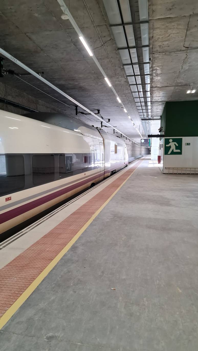 Fotos: Los maquinistas se preparan para hacer el primer viaje comercial del AVE el 20 de diciembre